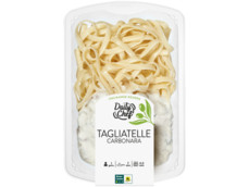 Tagliatelle carbonara product foto