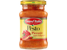 Pesto piccante met chilipeper product foto