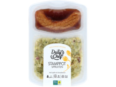 Stamppot spruiten met spek en braadworst product foto