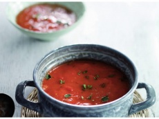 Soep van rode paprika product foto