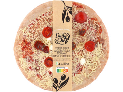 Pizza mozzarella tomaat en basilicum product foto