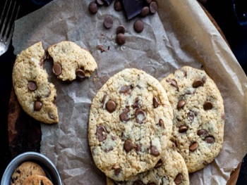 Chocolate chip cookies zonder ei of boter product foto